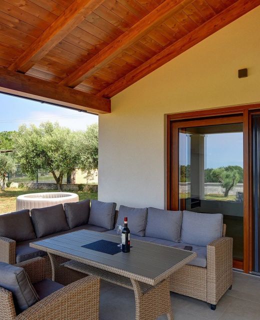 Holiday Home With Hot Tub Valtura, Pula - 22784 Valtura