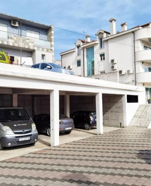 Apartments With Parking Space Split - 22796