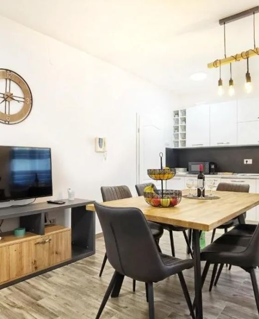 Apartments With Parking Space Split - 22796
