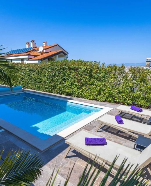 Family-friendly Apartments With Swimming Pool Njivice, Krk - 22805 Njivice