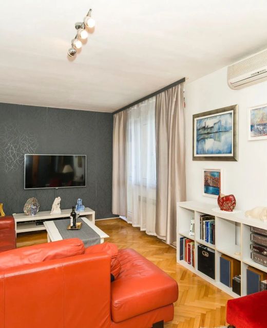 Apartments With Parking Space Split - 22841