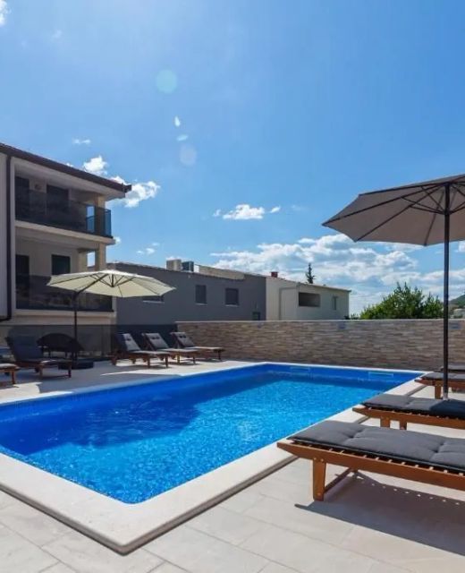Apartments Villa Milas with pool Jesenice