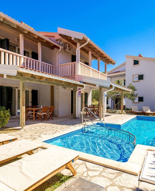 Apartments Pavica Palit