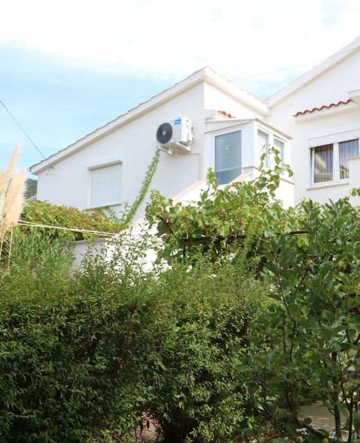 Apartments Sersic Baska