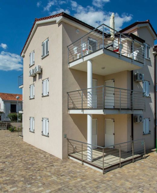 Apartment Laštro Nives Silo
