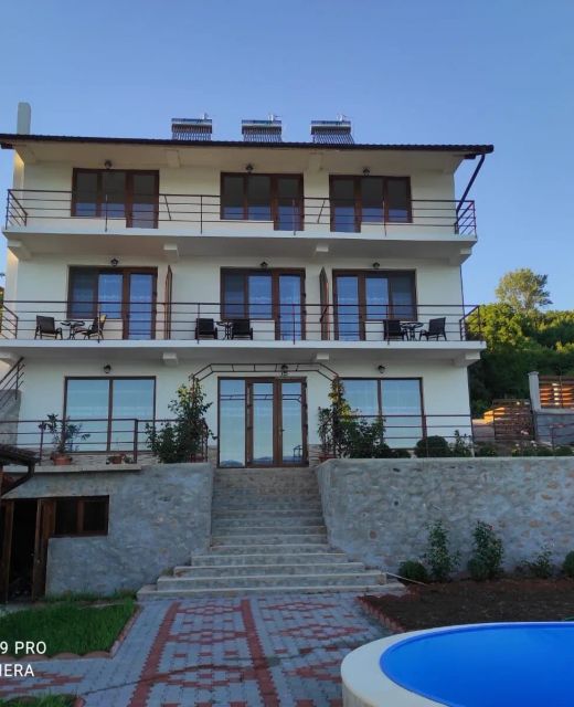 Casa Lyr Svinița