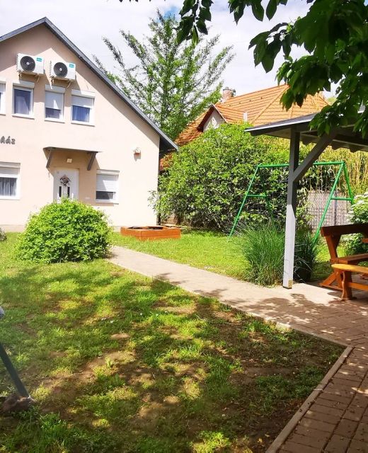 Rigófészek Apartmanház Gárdony