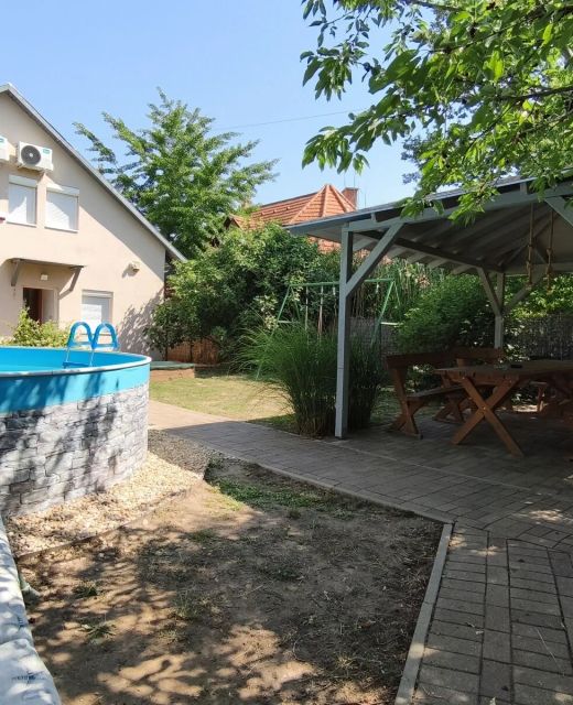 Rigófészek Apartmanház Gárdony