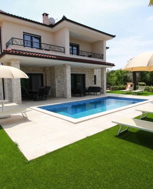 Comfortable 12 Person Villa in Malinska