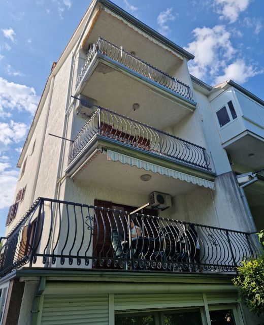 Apartment for 2 persons in center of Malinska