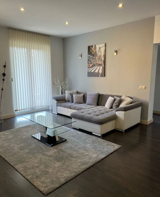 Monika's Apartman Érd