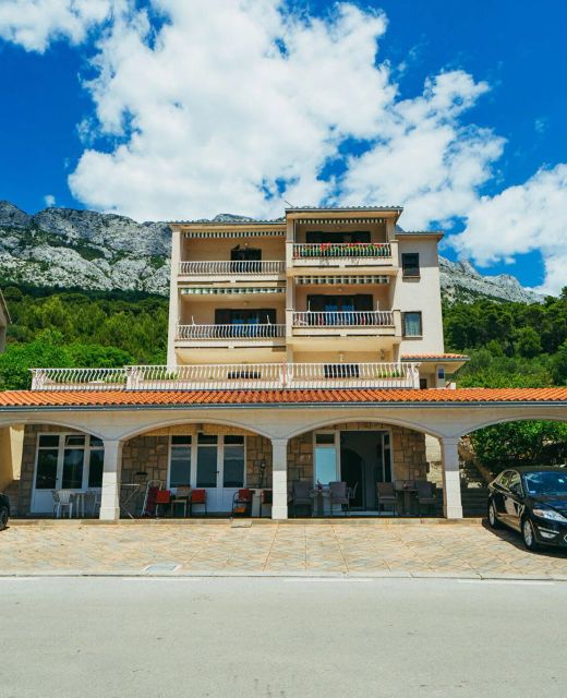 Apartments Lovre Brela