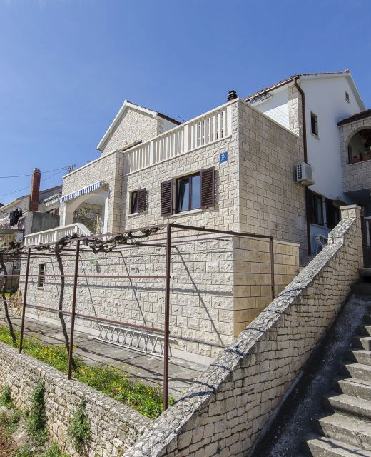 Apartments Gogi Postira