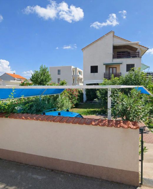 Apartment Mir Betina
