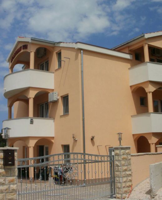 Apartments Antonija Vinisce