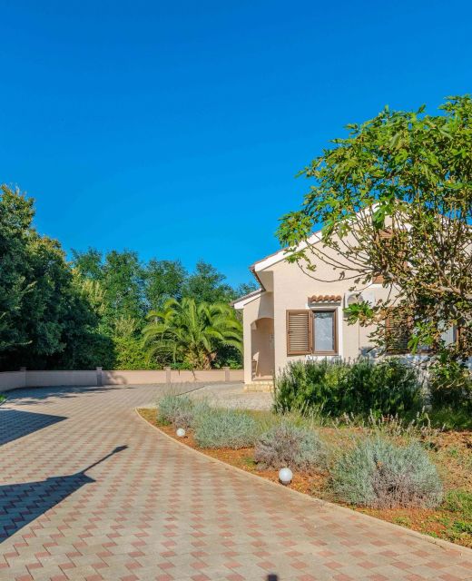 House Suric Privlaka