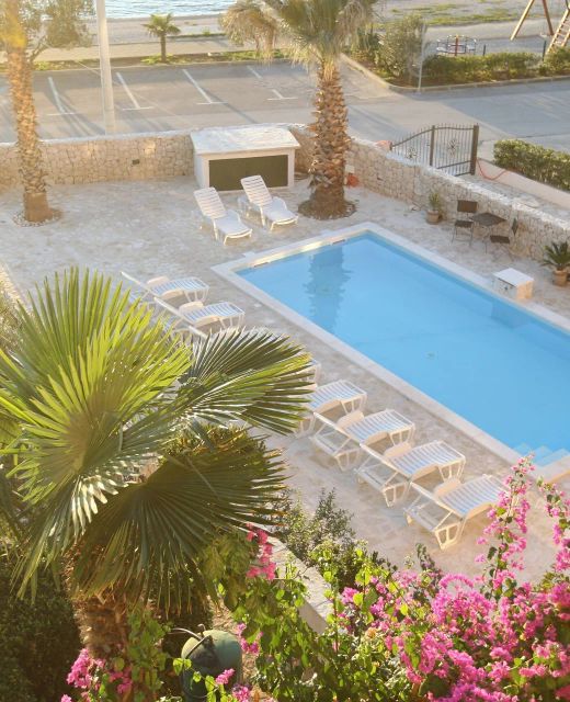 Apartments Mladen Vrsi