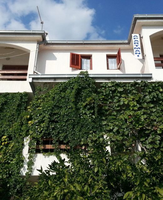 Apartments Neva Sumpetar