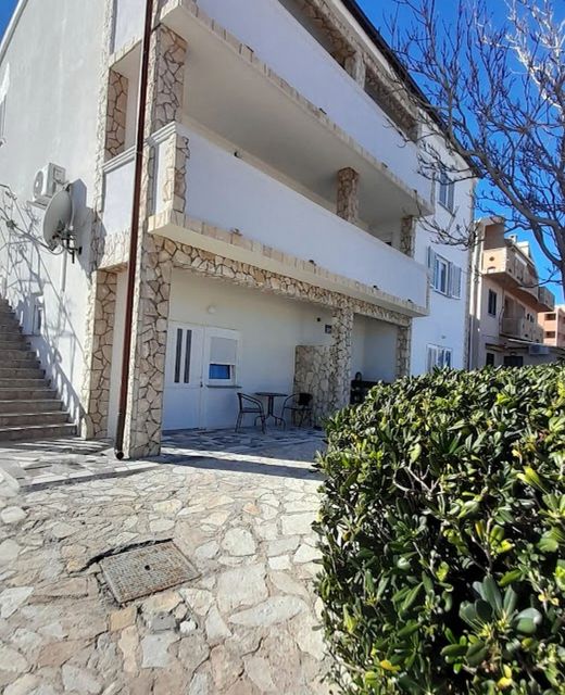 Apartments With Parking Space Pag - 20577