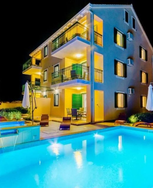 Family-friendly Apartments With Swimming Pool Milna, Brač - 22122 Milna