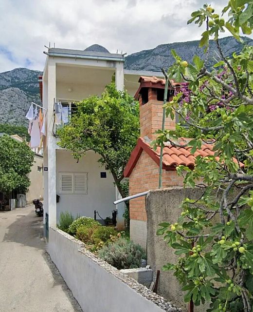 Apartments With Parking Space Makarska - 22168