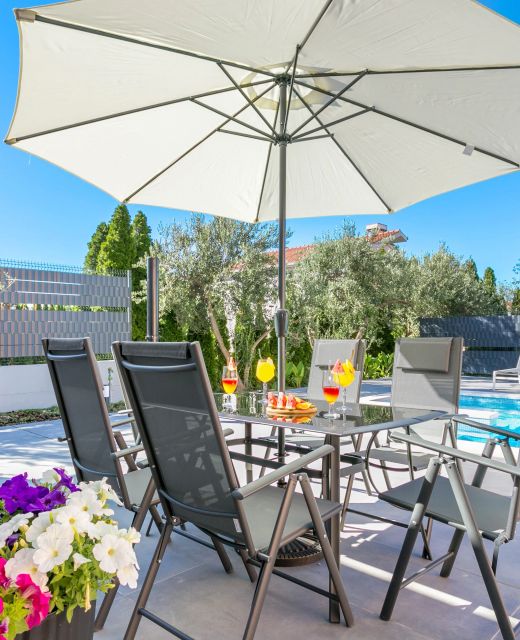Apartments With Swimming Pool Kaštel Lukšić, Kaštela - 22983 Kaštel Lukšić