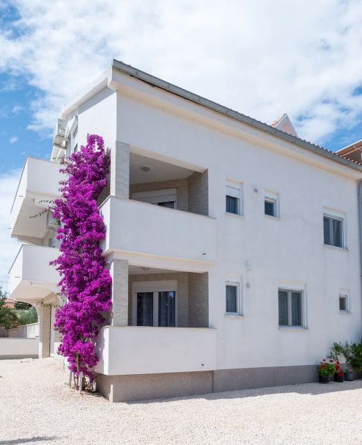 Apartments With Parking Space Vir - 23221