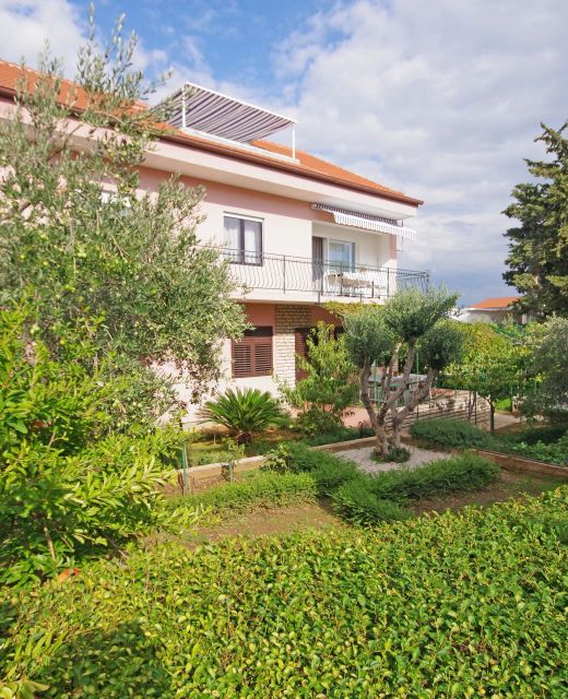 Apartments With Parking Space Pirovac, Šibenik - 23285 Pirovac