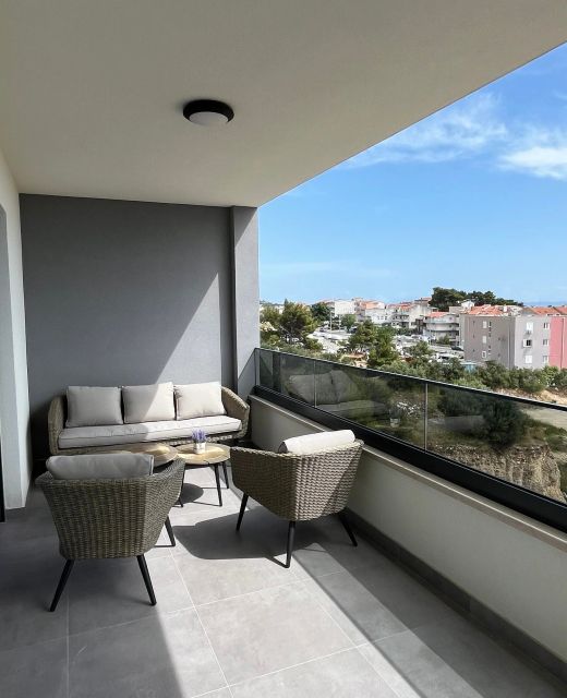 Apartments With Parking Space Makarska - 23392
