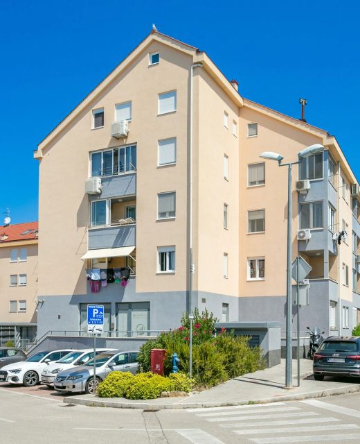Apartments With Parking Space Split - 23485