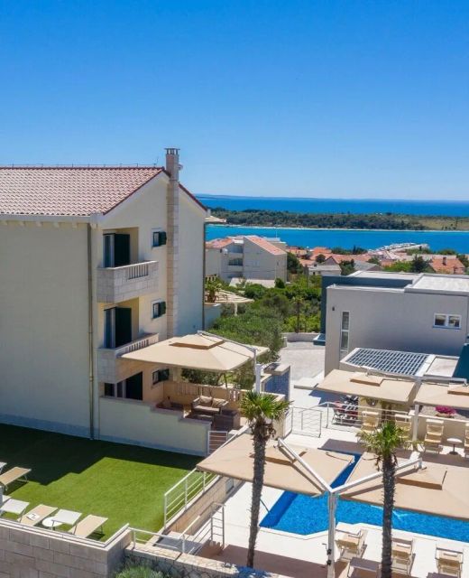Apartments Tomo Novalja
