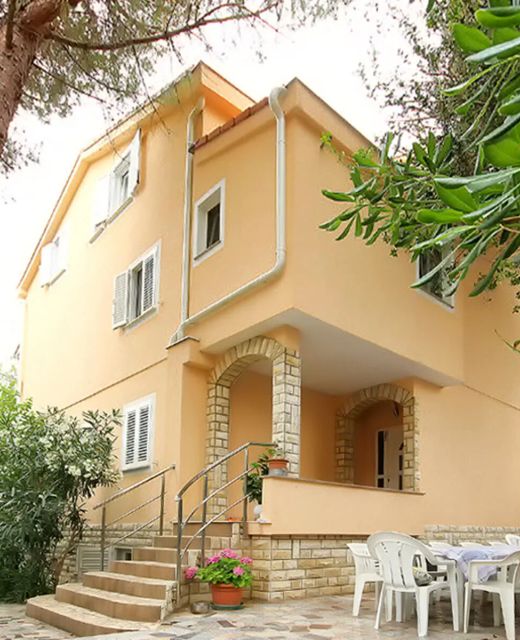 Apartments Dino Novalja