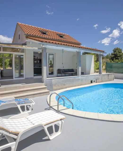 House Baras garden Mirca