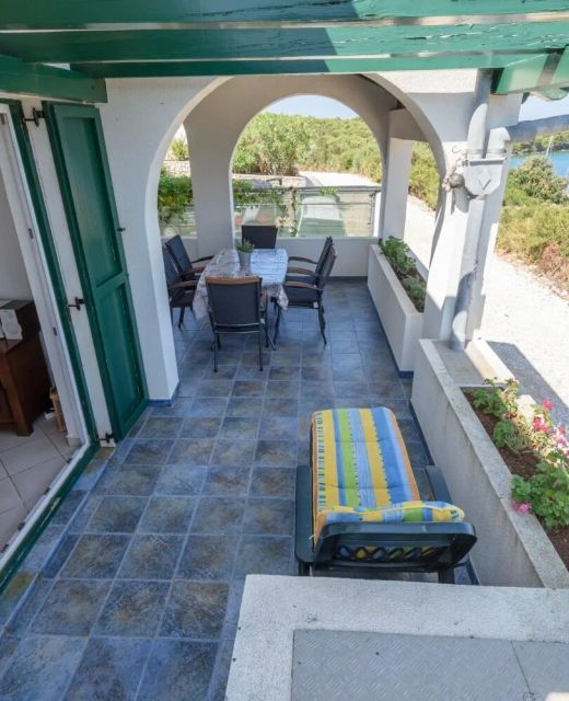 House Mirta Veli Rat