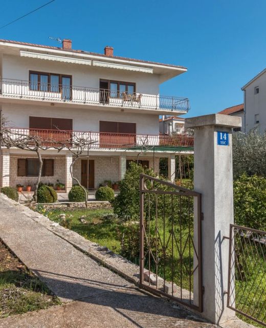 Apartment Domi Okrug Gornji