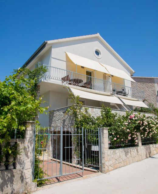 Apartments Vida with garden Orebic