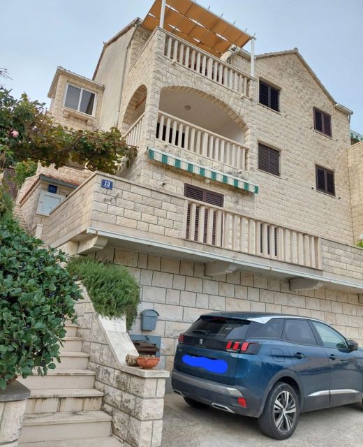 Apartments Pavao Postira