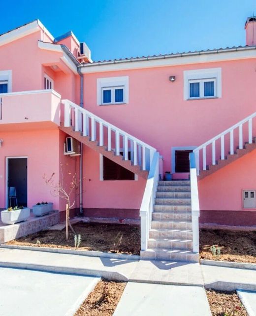 Apartments Ljubo Vrsi