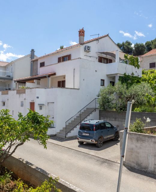 Apartments Soni Postira