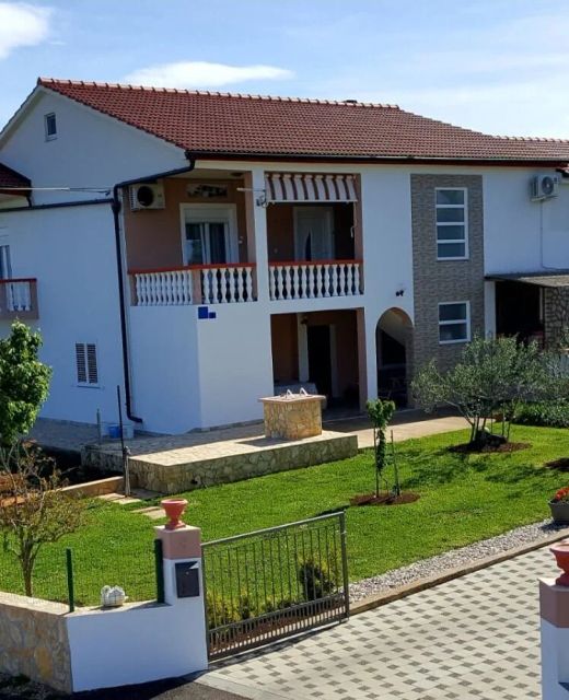 Apartment Sime Vrsi