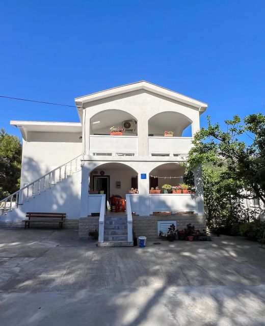 Apartments Franjo Mundanije