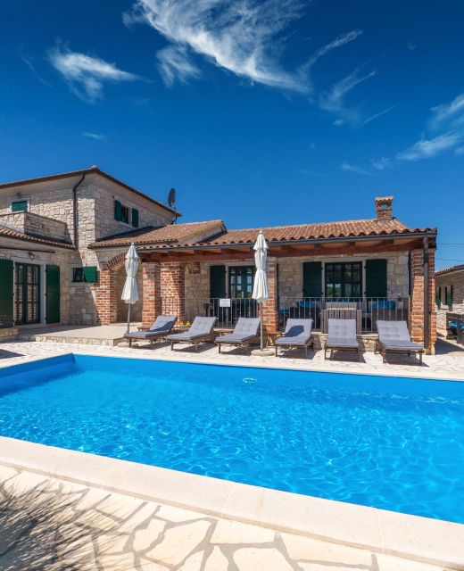 Villa Una u istarskom stilu s bazenom Vizinada