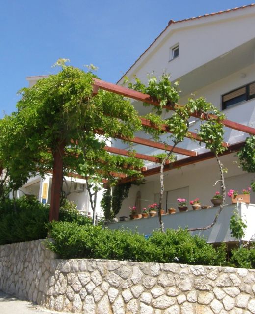 Apartments E. Valic Baska