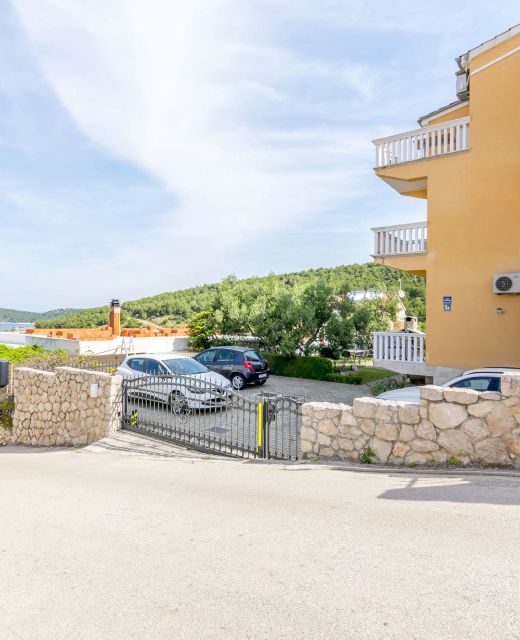 Apartment Kiara near the beach Bilo
