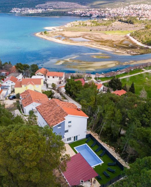 Villa Ivanovi Dvori Donji Karin