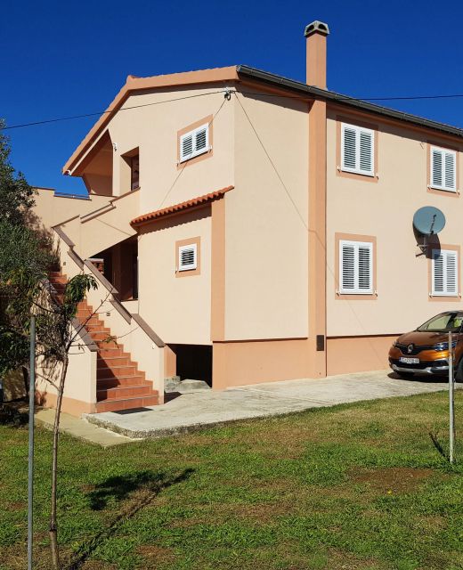 Apartments Leonardo Vrsi