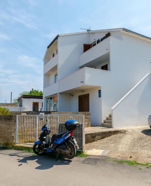 Apartments Lada Vrboska