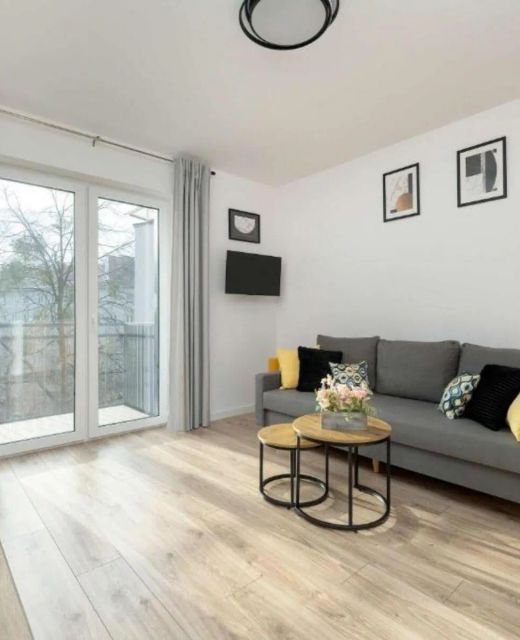 Reja Sunny Apartment with Parking Wrocław by Noclegi Renters