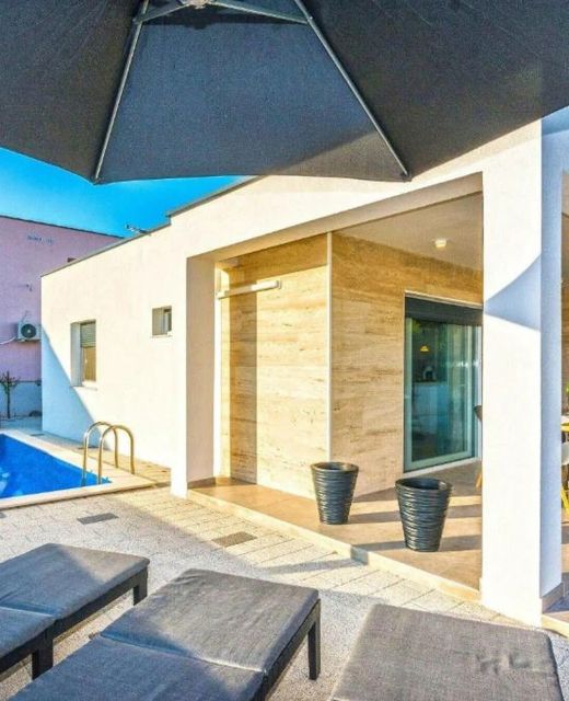 Luxury Villa With A Swimming Pool Vir - 23776
