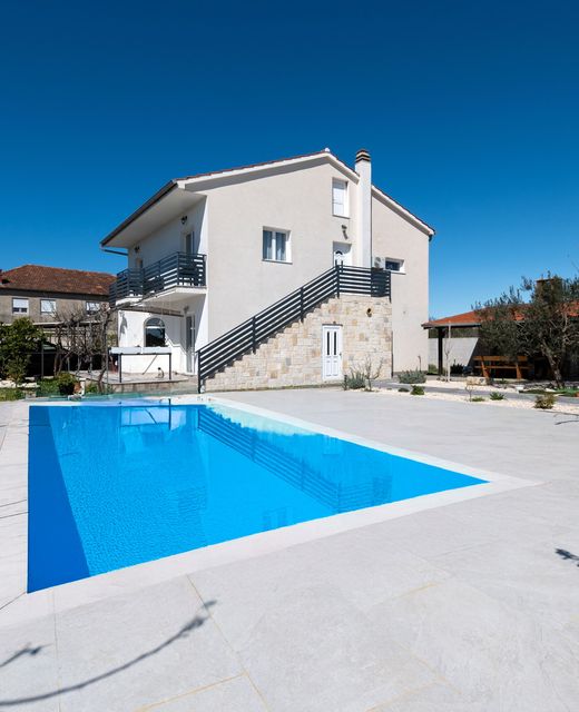 Family-friendly Apartments With Swimming Pool Drage, Biograd - 23790 Drage
